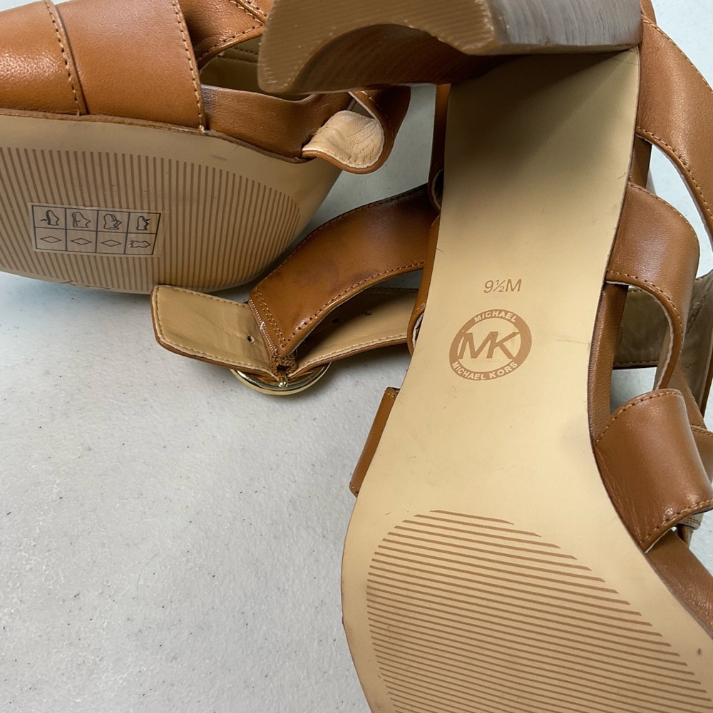 Micheal Kors Sexy Women's Tan Strappy Sandals with gold tone ankle Buckle prom - Picture 8 of 8